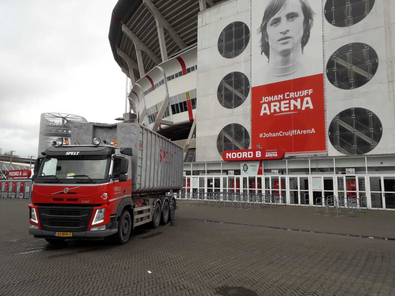 vrachtwagen bij amsterdam arena ajax