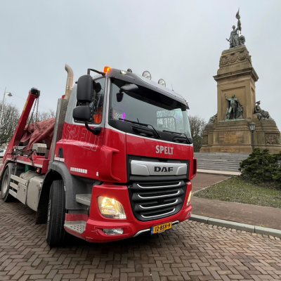 Container huren Den Haag Container Spelt op plein in Den Haag