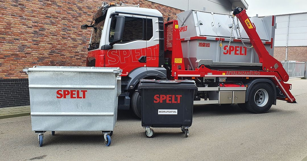 Rolcontainer huren Verschillende containers van Spelt voor een vrachtwagen
