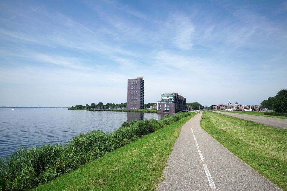 Flevoland gebouw aan water